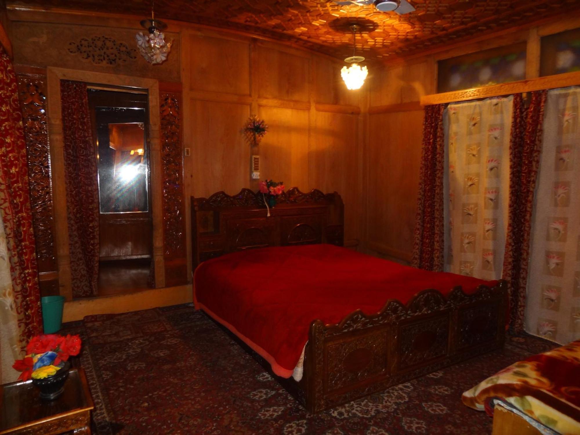 Hotel Houseboat Moon Of Kashmir Srīnagar Zimmer foto