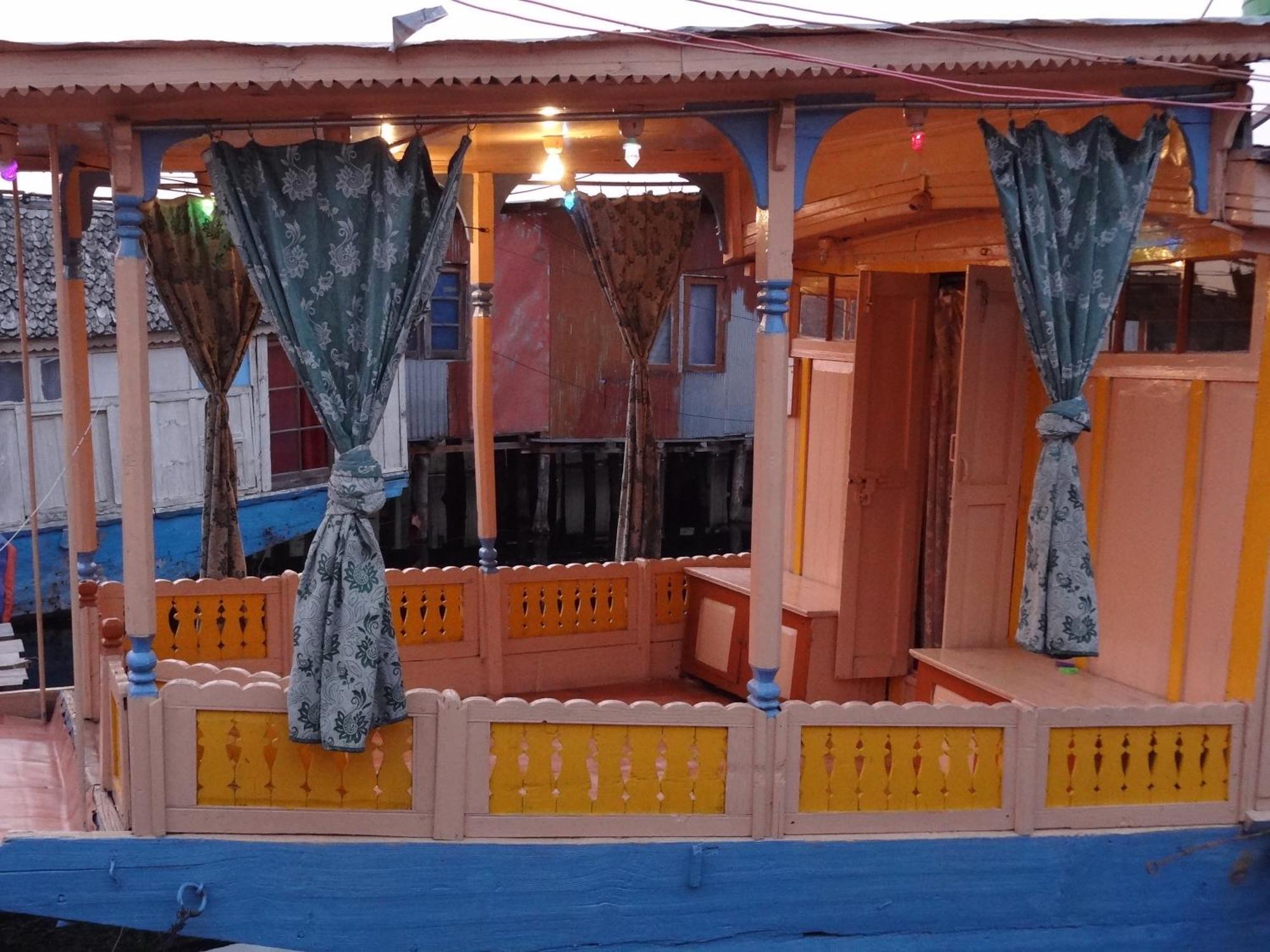 Hotel Houseboat Moon Of Kashmir Srīnagar Zimmer foto