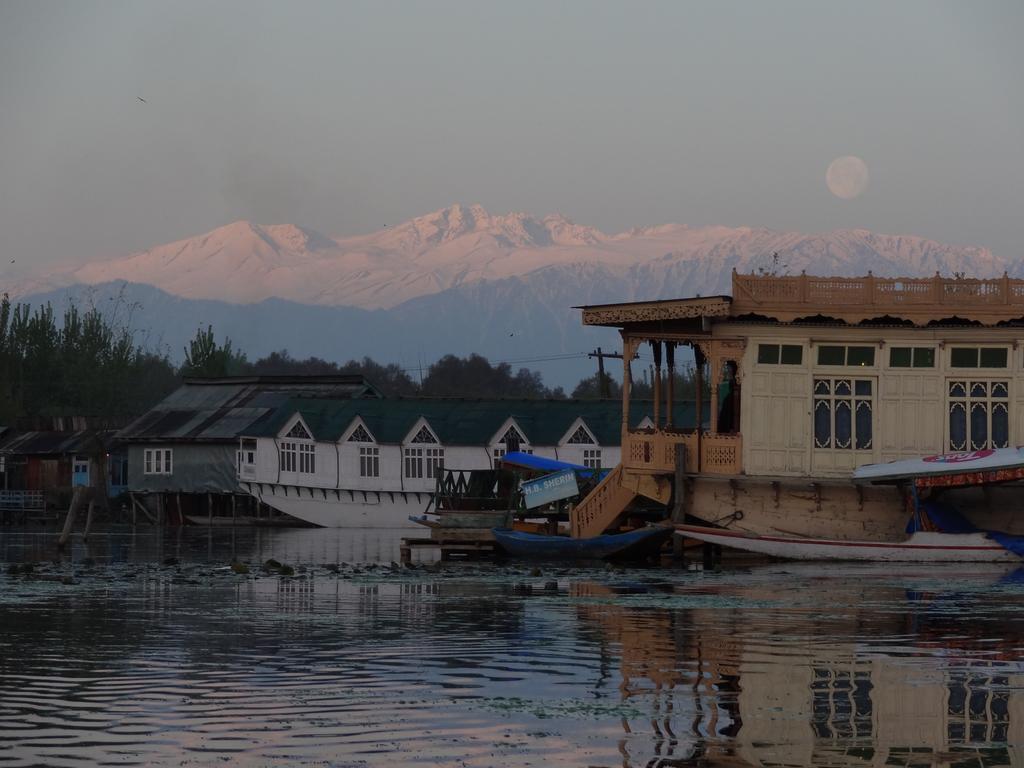 Hotel Houseboat Moon Of Kashmir Srīnagar Exterior foto