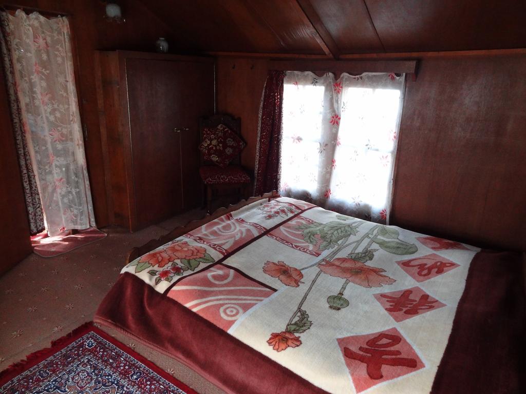 Hotel Houseboat Moon Of Kashmir Srīnagar Zimmer foto