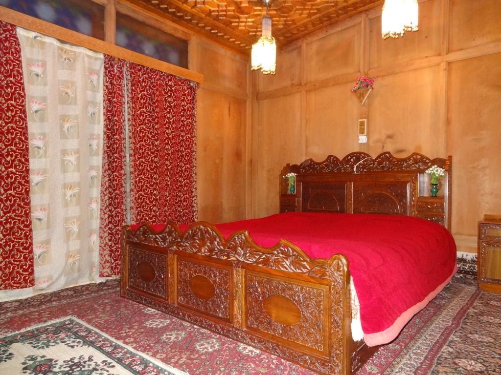 Hotel Houseboat Moon Of Kashmir Srīnagar Zimmer foto