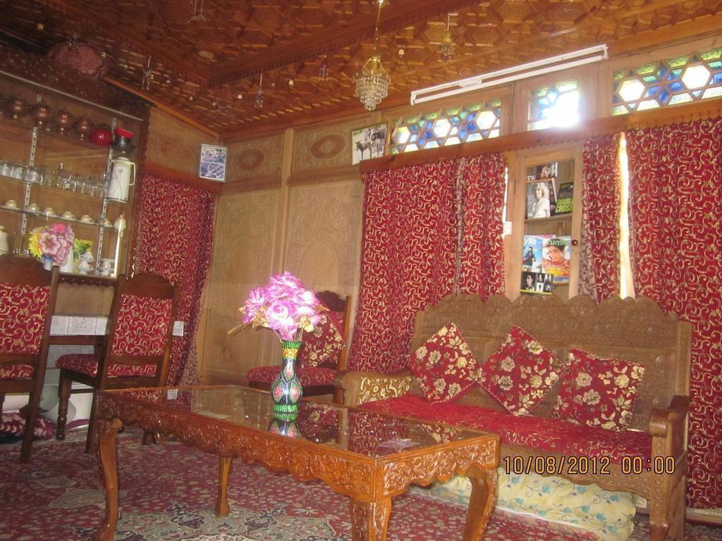Hotel Houseboat Moon Of Kashmir Srīnagar Exterior foto