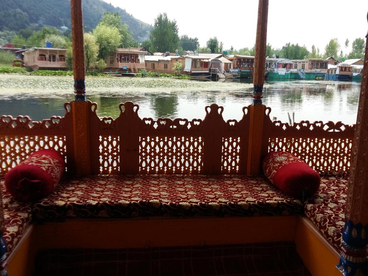 Hotel Houseboat Moon Of Kashmir Srīnagar Exterior foto
